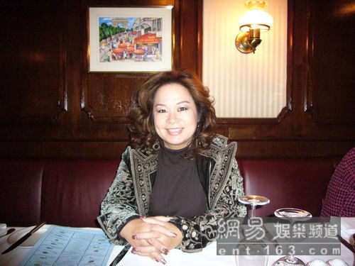 http://www.newswatch247.com/pics/star/pic/141e44e6d3972eb4088aefc1a483d42f.jpg