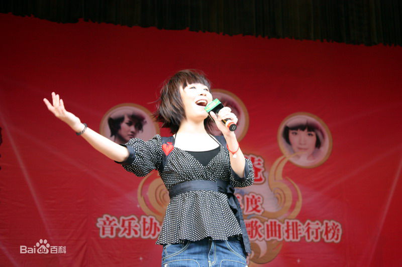 http://www.newswatch247.com/pics/star/pic/14883067ab4ba81b3cfa76f3fc5d88c5.jpg