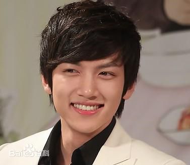 http://www.newswatch247.com/pics/star/pic/1494d747395923172605b9ba0f64f524.jpg