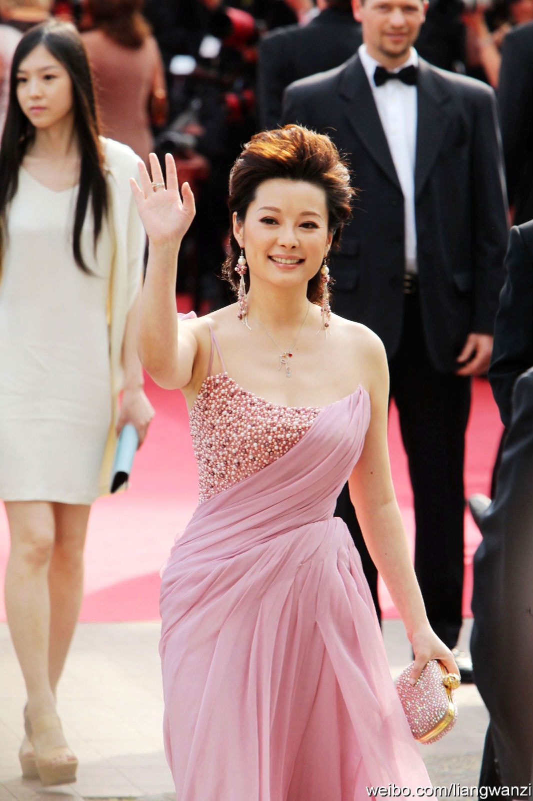 http://www.newswatch247.com/pics/star/pic/15a4fe6cfcb6bdd3097a8874af01fd60.jpg