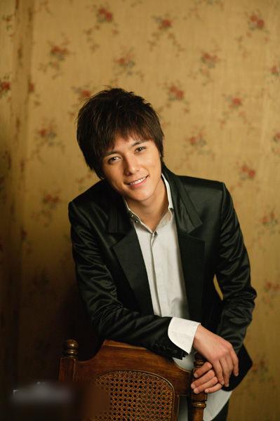 http://www.newswatch247.com/pics/star/pic/15abc2e1b3fe451a05cc27d2be5e4d3e.jpg