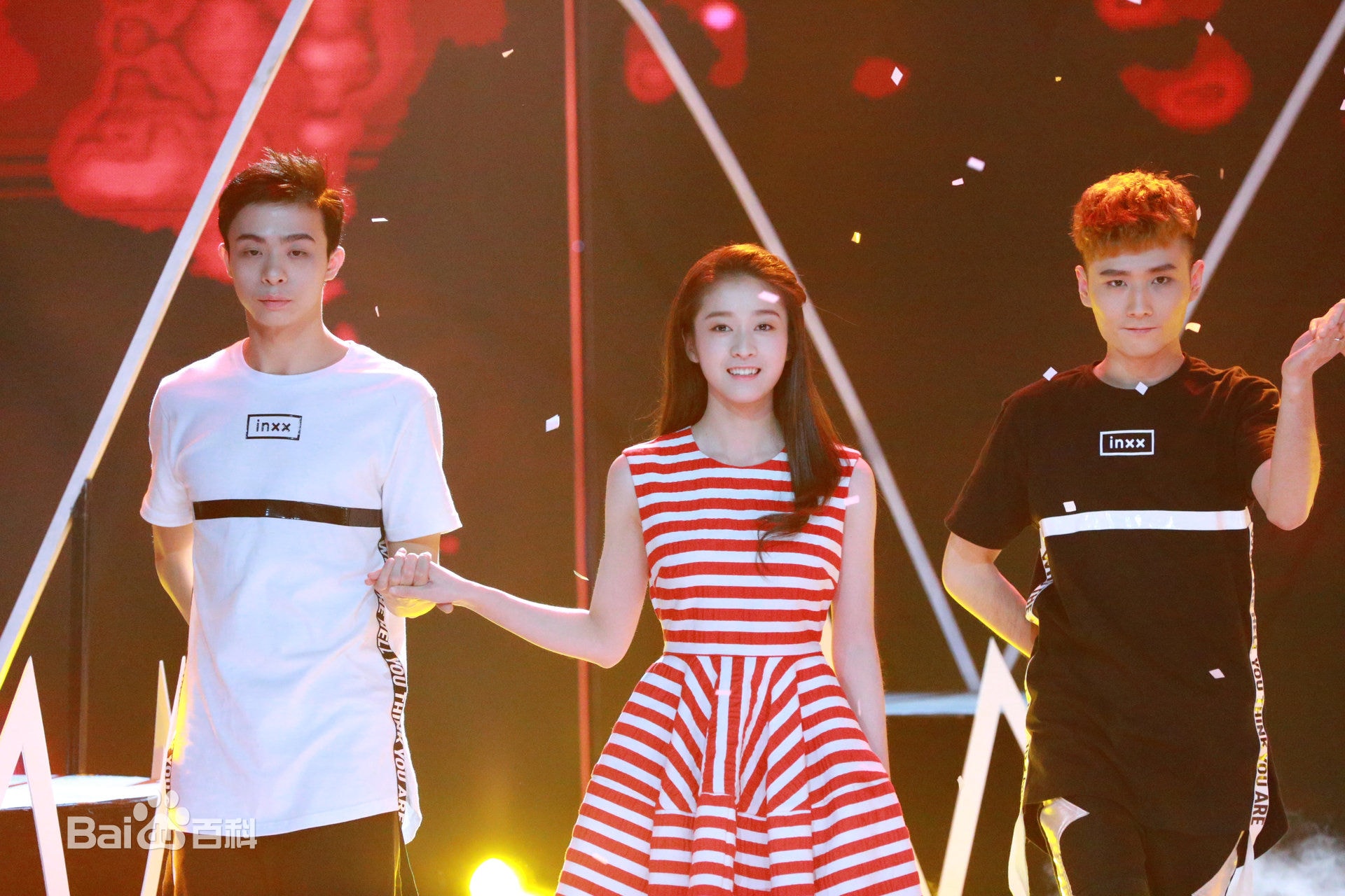 http://www.newswatch247.com/pics/star/pic/1763ff2cf7e480f12464f4930ea9b9a3.jpg