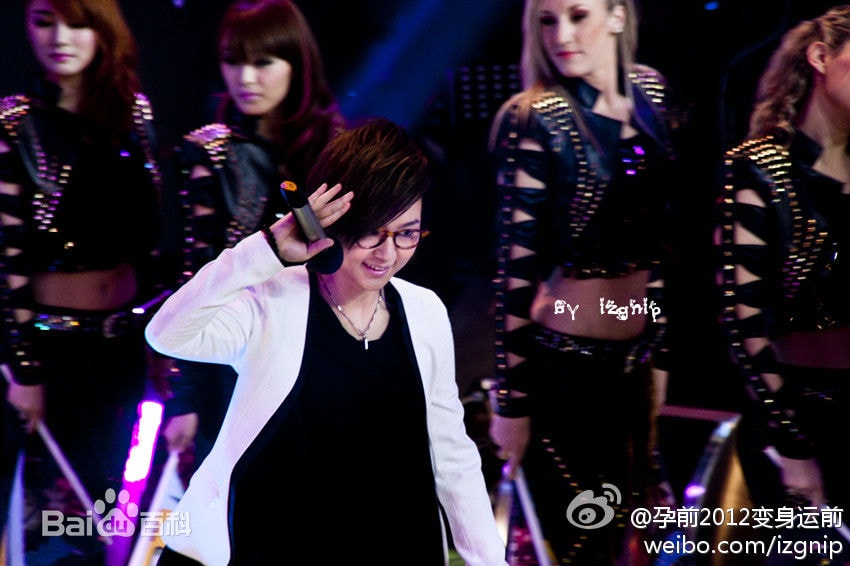 http://www.newswatch247.com/pics/star/pic/18faab8b6d492d7728a0c59731bdfe4c.jpg