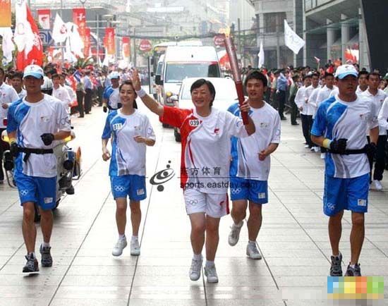 http://www.newswatch247.com/pics/star/pic/19b55c9f355d0e67ef3e1e5378ac5124.jpg