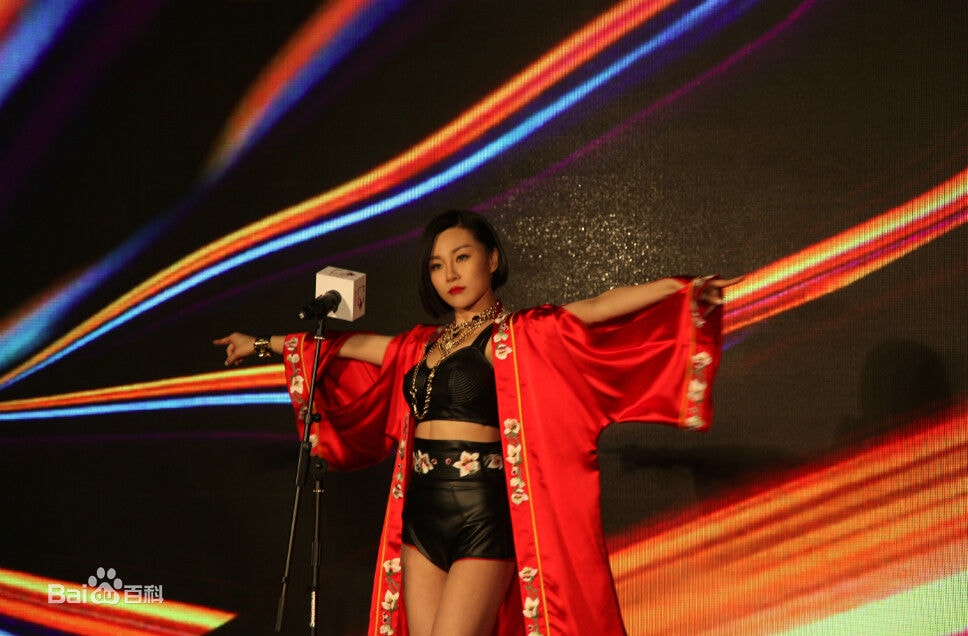 http://www.newswatch247.com/pics/star/pic/19b69181aa6a5b06223cde9ea10c824d.jpg
