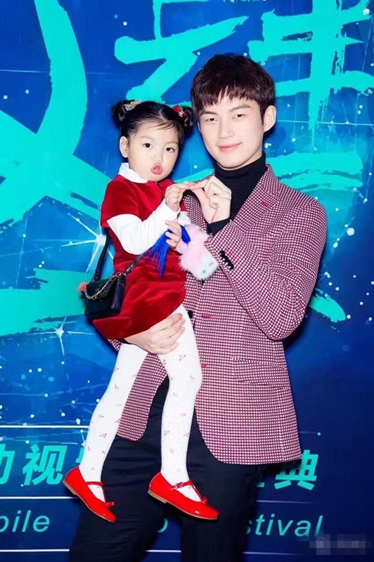 http://www.newswatch247.com/pics/star/pic/1a11a7dc06df214b288af862f418ce2a.jpg