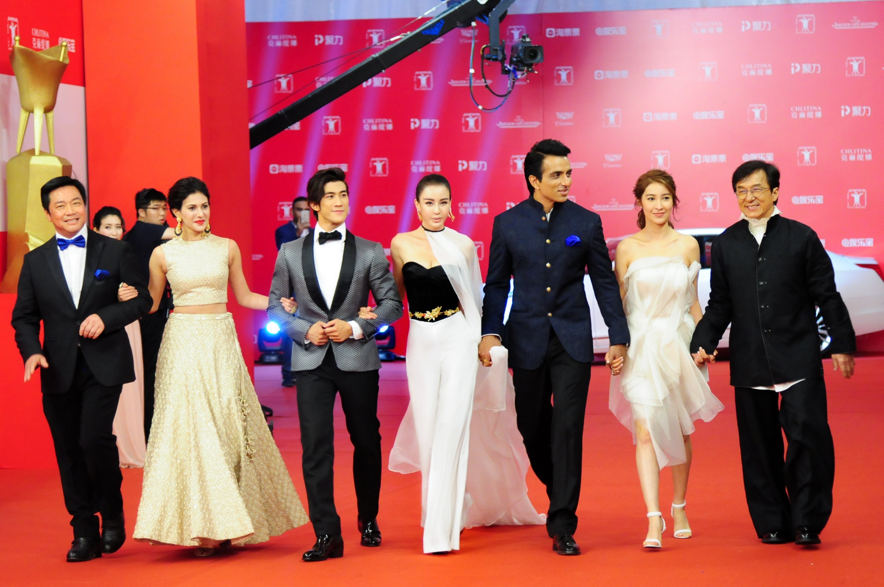 http://www.newswatch247.com/pics/star/pic/1ac9ba760e0afbb480d41e75fdd981a9.jpg