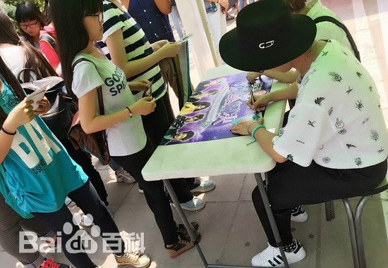 http://www.newswatch247.com/pics/star/pic/1b09451a8500c186f55693abd01ca864.jpg