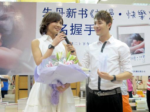 http://www.newswatch247.com/pics/star/pic/1b0b6876c010638bd4a1ed626e23d12a.jpg