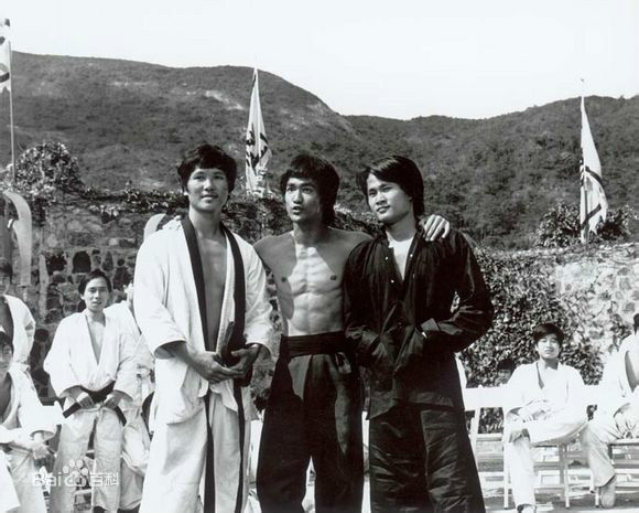http://www.newswatch247.com/pics/star/pic/1d40def570e3e0eaecdfb1c366cde5bf.jpg