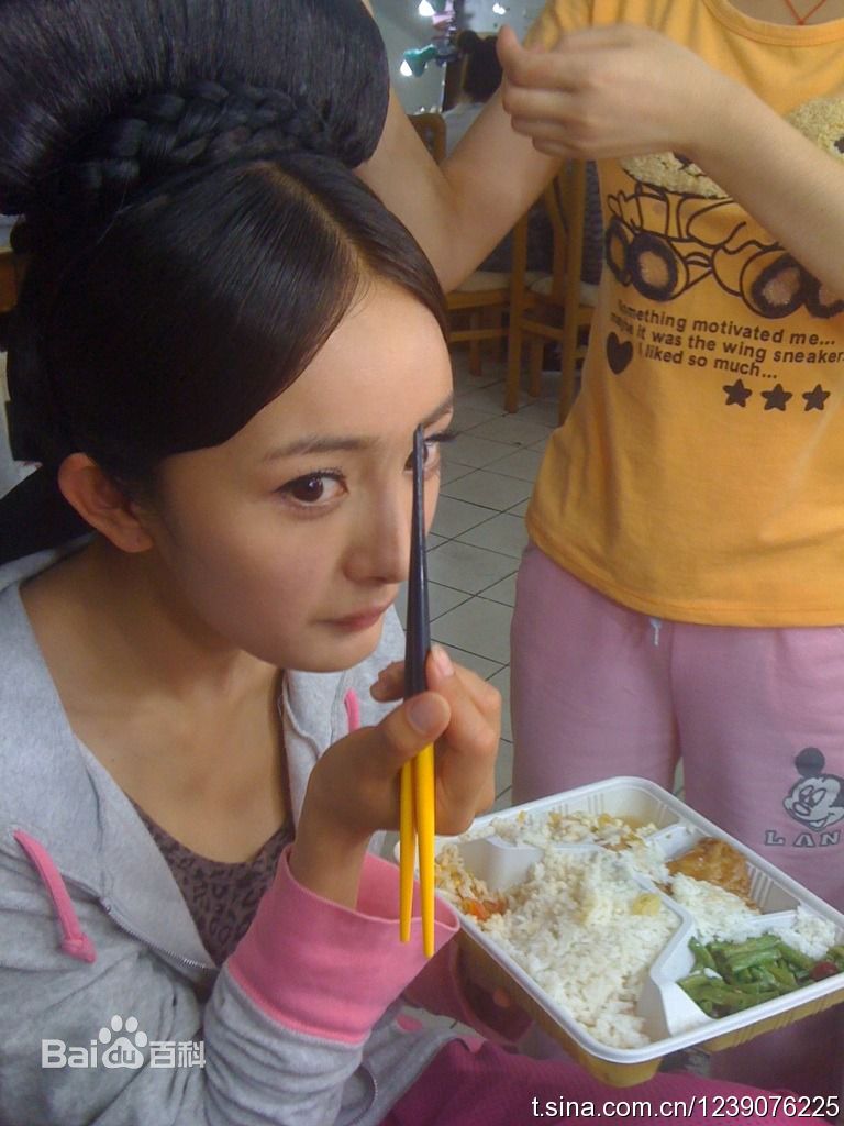 http://www.newswatch247.com/pics/star/pic/1d5681880a0fe4ee3c9babccfc214e9f.jpg