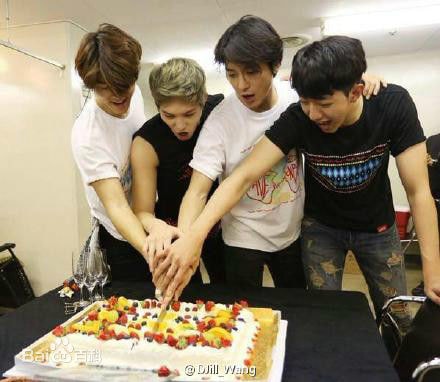 http://www.newswatch247.com/pics/star/pic/1fb9d50efae5e4acc08e16319b6d8a86.jpg