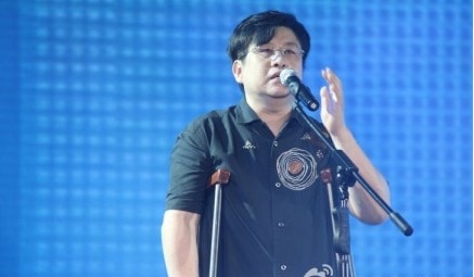 http://www.newswatch247.com/pics/star/pic/20442b4edace0f4abfa359354d397d59.jpg