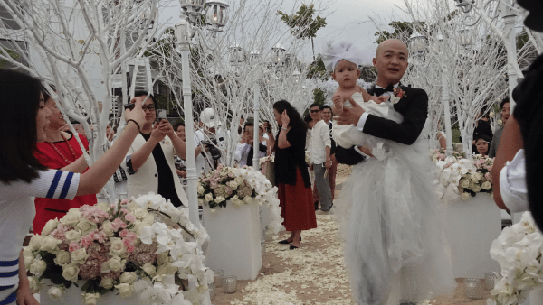 http://www.newswatch247.com/pics/star/pic/2208637cc892616d8e809aaf1e16c229.jpg