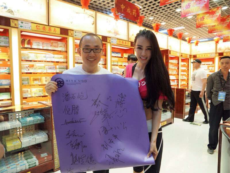 http://www.newswatch247.com/pics/star/pic/243884cc22ee60e9b07a31433fcaaad4.jpg