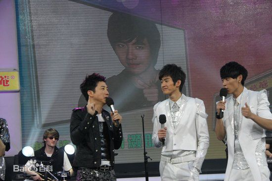 http://www.newswatch247.com/pics/star/pic/24669ca46ecc27ed91b926157ed129f7.jpg