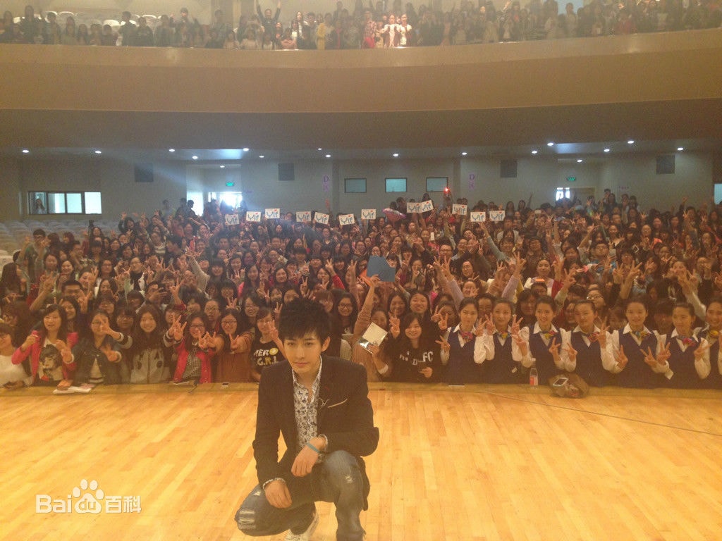 http://www.newswatch247.com/pics/star/pic/2509e012ff42860f0e4fb0f9199c9884.jpg