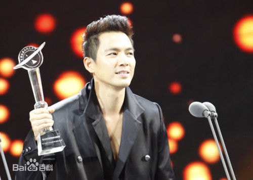 http://www.newswatch247.com/pics/star/pic/254a512c602d2ed9b997d1f09e720283.jpg