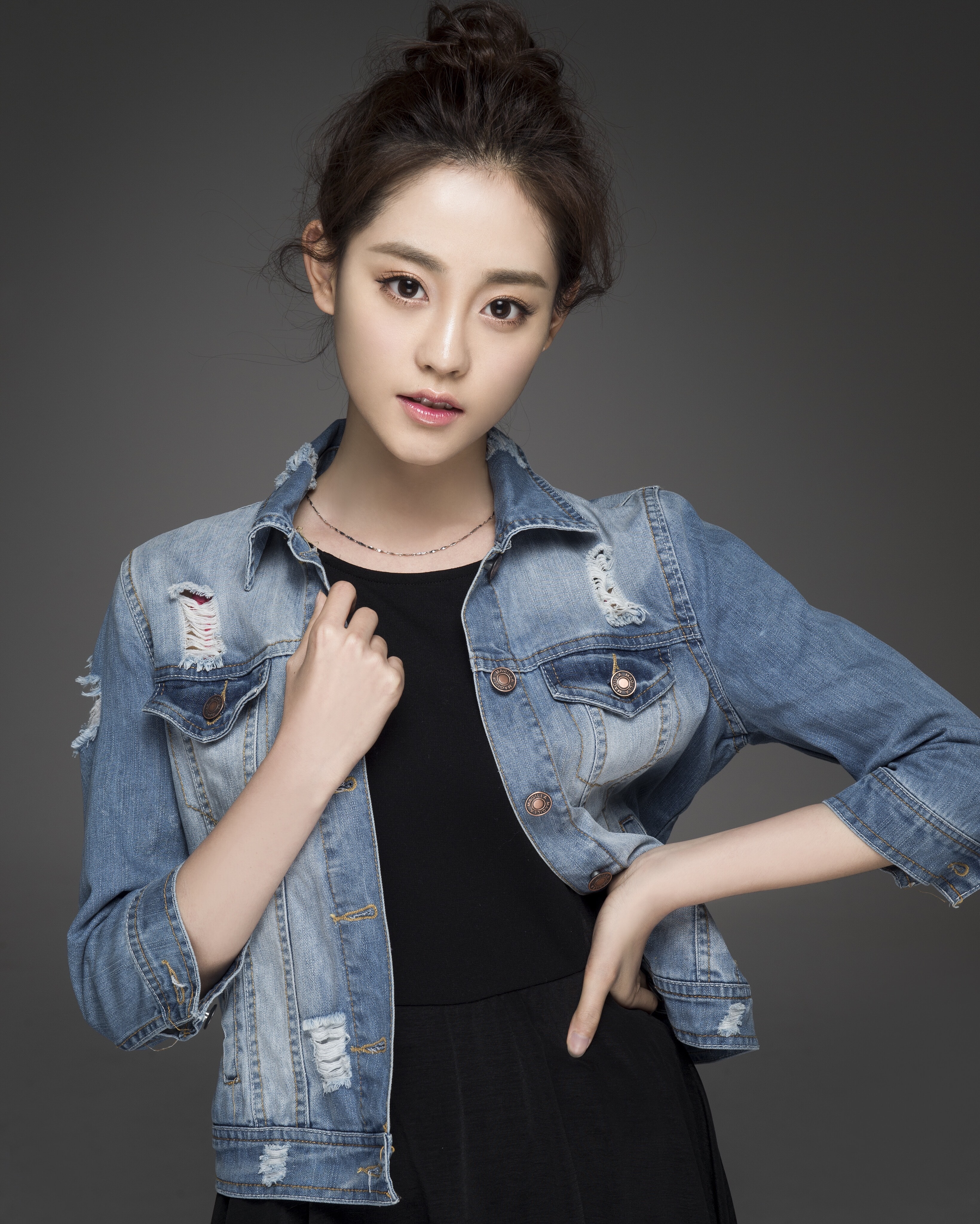http://www.newswatch247.com/pics/star/pic/256a0629c29317cc4ed5d201e61d4a25.jpg