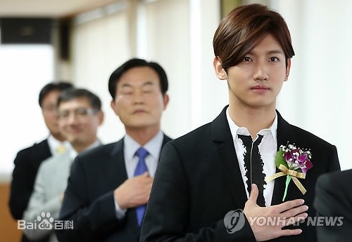 http://www.newswatch247.com/pics/star/pic/25e91b4658af25736e9dd28bf27b373b.jpg