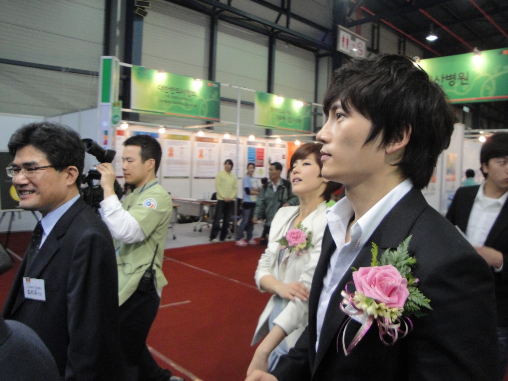 http://www.newswatch247.com/pics/star/pic/268332726e92568eaee85b698de1b4ac.jpg