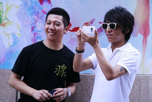 http://www.newswatch247.com/pics/star/pic/26f2157a7f38e4a7b4ec482bc8c95116.jpg