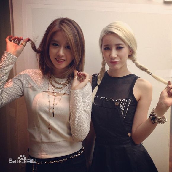 http://www.newswatch247.com/pics/star/pic/27ead7d168c621b9379c3d6a49591558.jpg