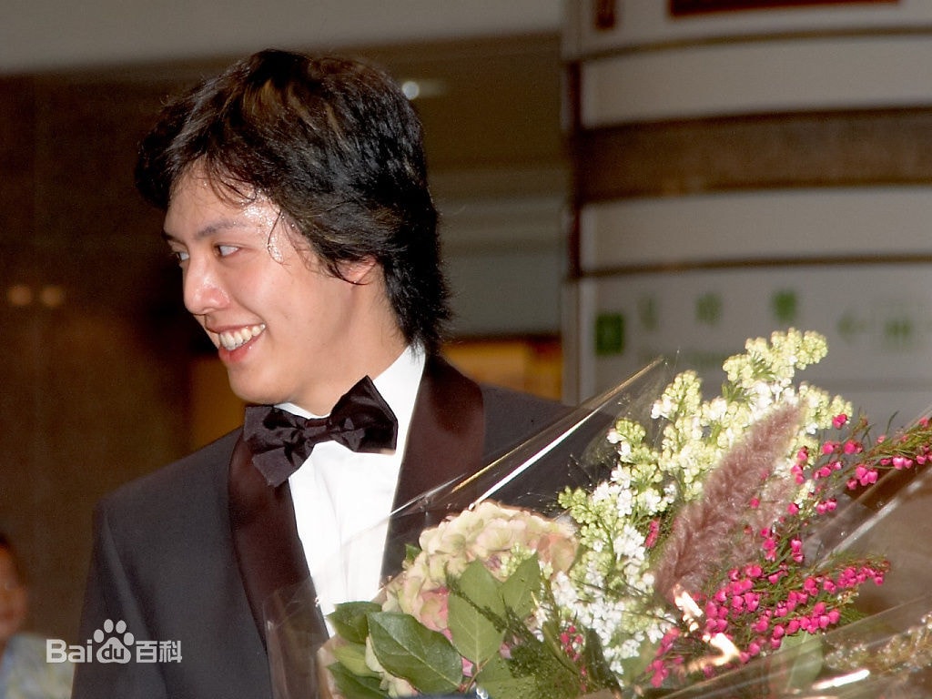 http://www.newswatch247.com/pics/star/pic/293aaeafc2dfef257f91e60cacb12eee.jpg