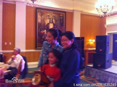 http://www.newswatch247.com/pics/star/pic/2a6f0257e8bc14e931e87cbe7cf2ef68.jpg