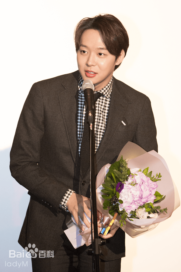 http://www.newswatch247.com/pics/star/pic/2a88a12c8ef4be23b7adb01ac345368e.jpg