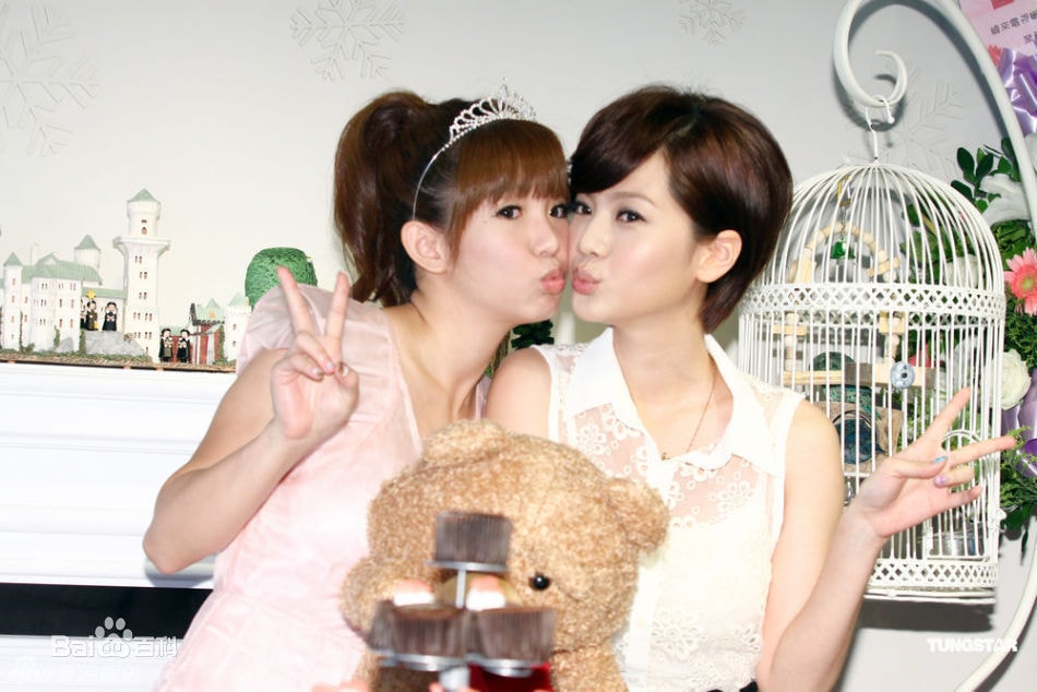 http://www.newswatch247.com/pics/star/pic/2b84b70a555ad02f6c4325f628161f66.jpg