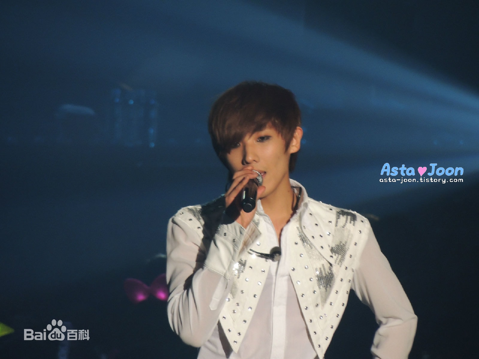http://www.newswatch247.com/pics/star/pic/2ba7a4d8513d824b85485c2acc2603a0.jpg