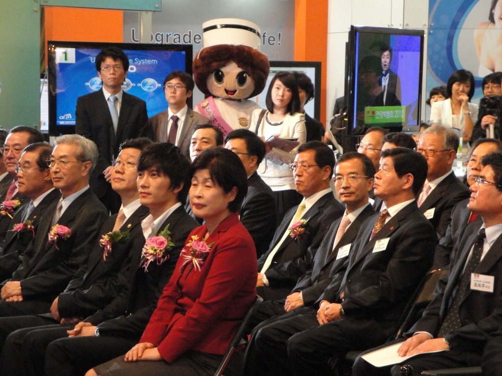 http://www.newswatch247.com/pics/star/pic/2cea882bbd2f5f9684004c8488ca06ce.jpg
