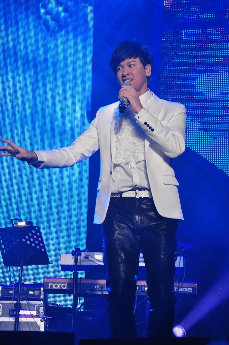 http://www.newswatch247.com/pics/star/pic/2d6d1f31ab21d7b1fc3bbc89b849226e.jpg