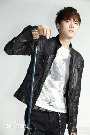 http://www.newswatch247.com/pics/star/pic/2deca1917766bada18b55a32d54d5636.jpg