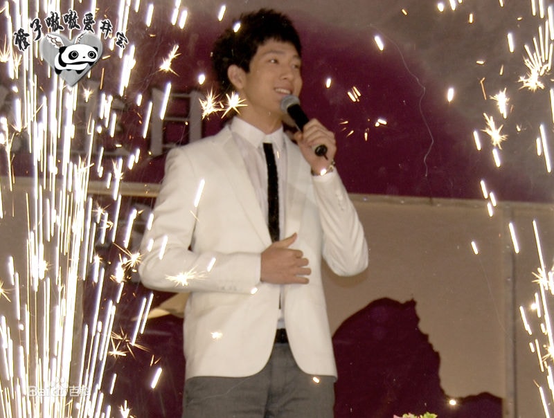 http://www.newswatch247.com/pics/star/pic/2e6506a031dd2a6efc14ae0f3132fa44.jpg