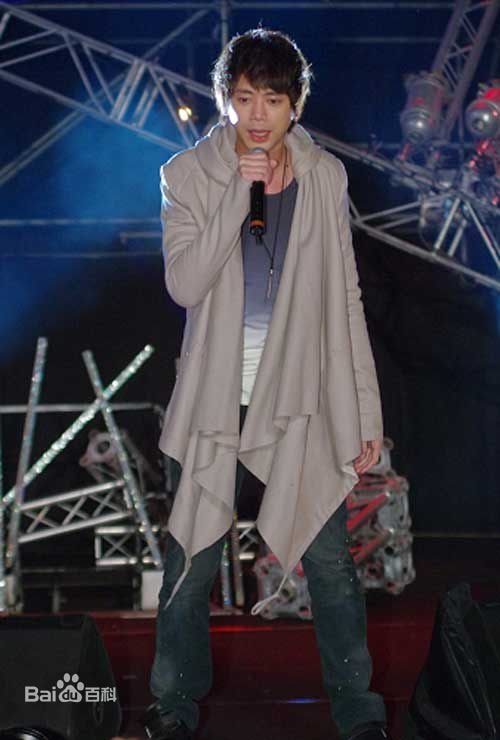 http://www.newswatch247.com/pics/star/pic/2ebb2de6a9d80b938d55f96920852a7c.jpg
