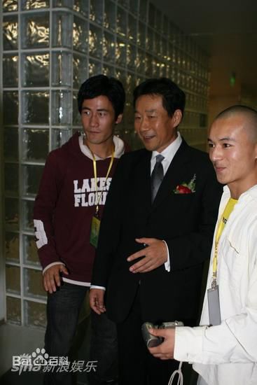 http://www.newswatch247.com/pics/star/pic/2ec63a61d6715c387d3c7b31a51b9256.jpg