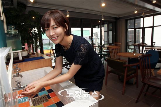 http://www.newswatch247.com/pics/star/pic/2f31d4053a56bab8bffd28ff174b1e23.jpg