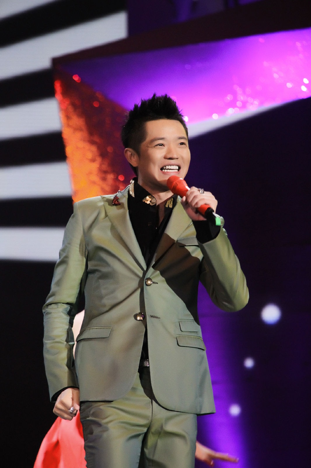 http://www.newswatch247.com/pics/star/pic/2f7728508ccf959de7ae62a4aa018475.jpg