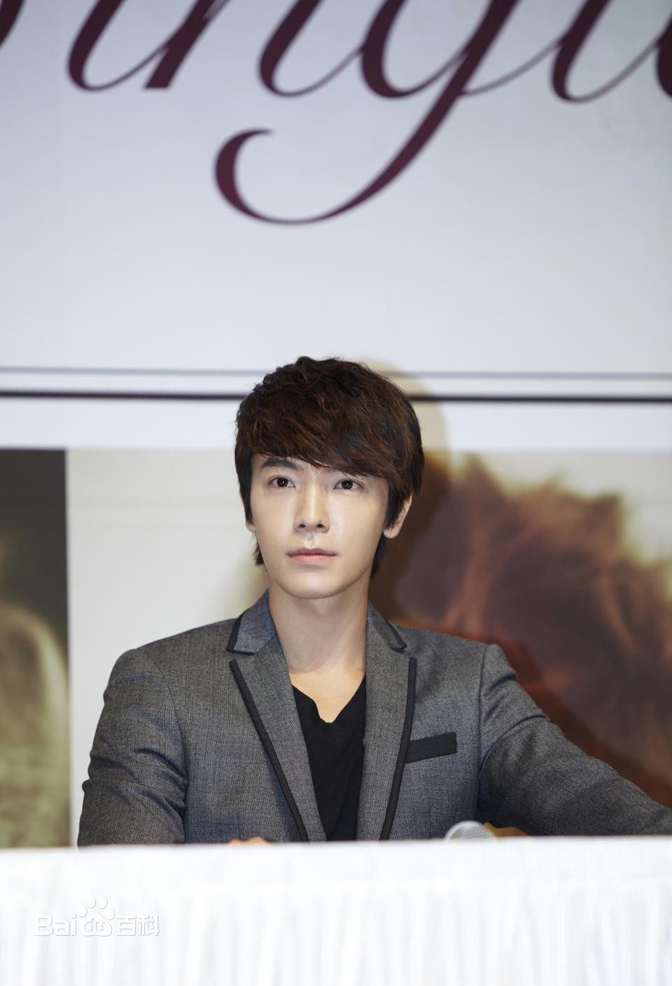 http://www.newswatch247.com/pics/star/pic/3055b0d9c15cf073ae5d09a45b5ee65d.jpg