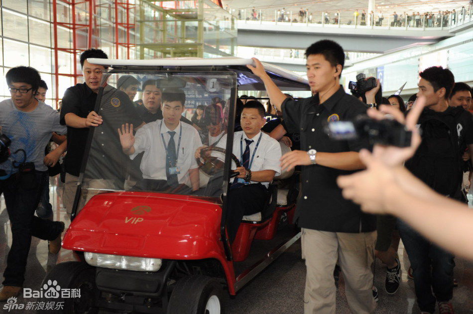 http://www.newswatch247.com/pics/star/pic/307bc8df54c02a0ae0a028db6297d1cc.jpg