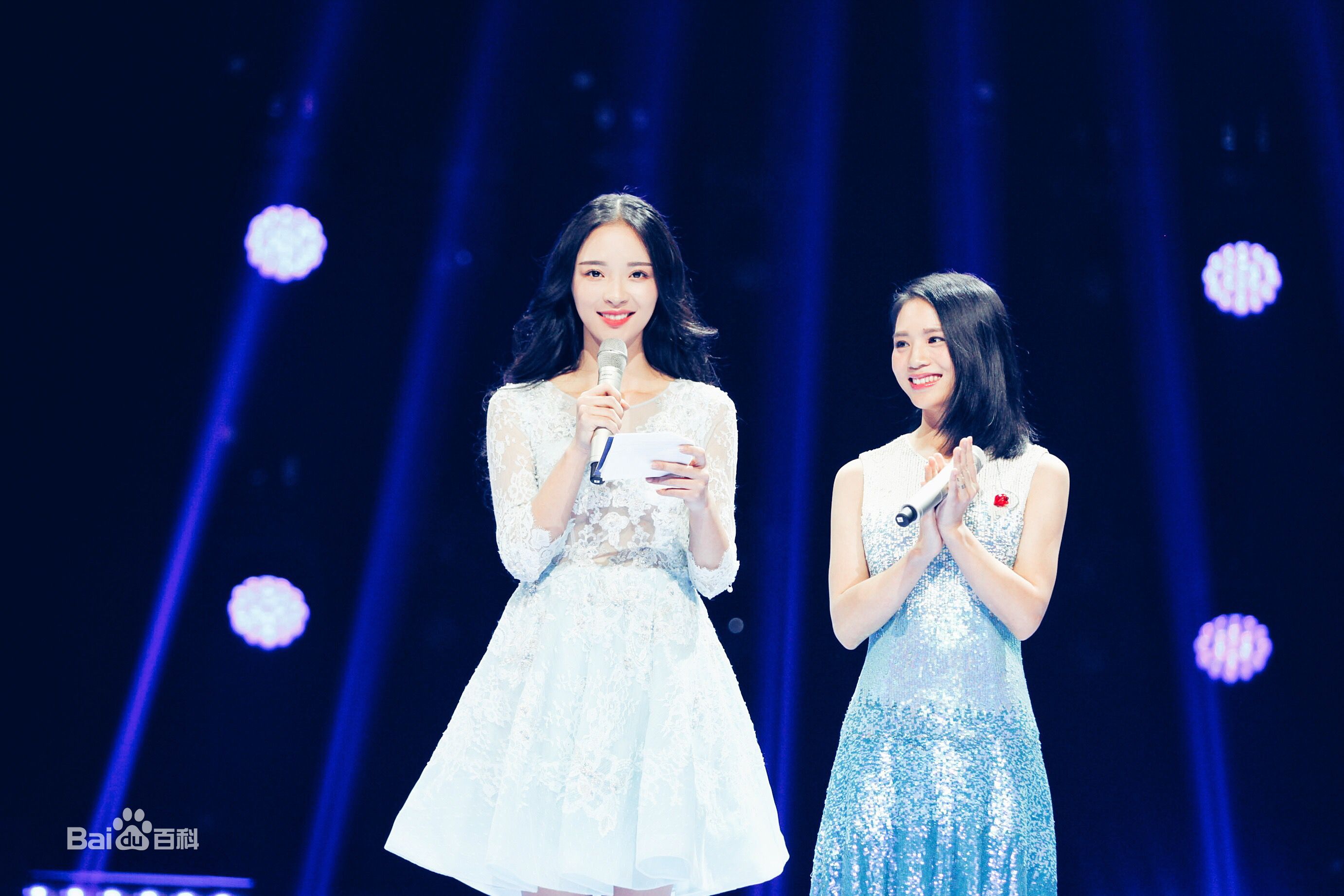 http://www.newswatch247.com/pics/star/pic/30801f1d271a63340aa9e4e47e8785f4.jpg
