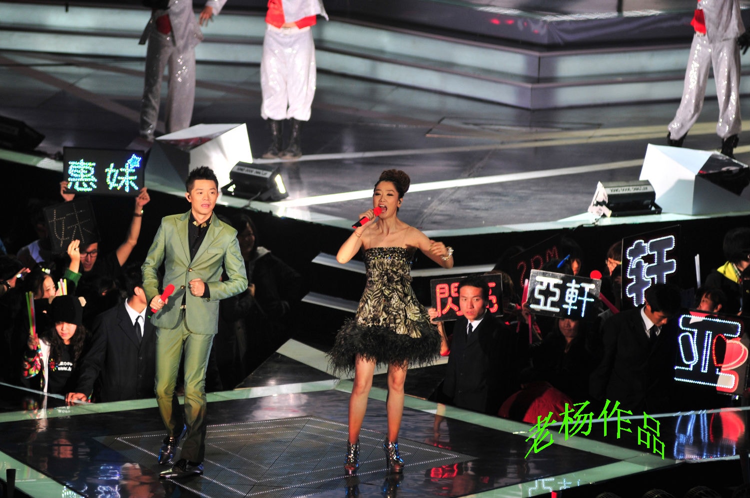 http://www.newswatch247.com/pics/star/pic/309e6ea0faf24ac0087e4cd14c92bf39.jpg