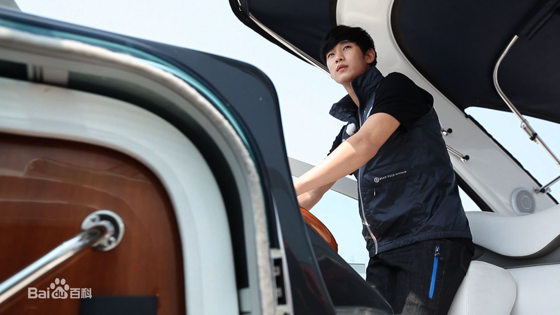 http://www.newswatch247.com/pics/star/pic/30bb8d990373e6ed3535f3f39c02cf22.jpg