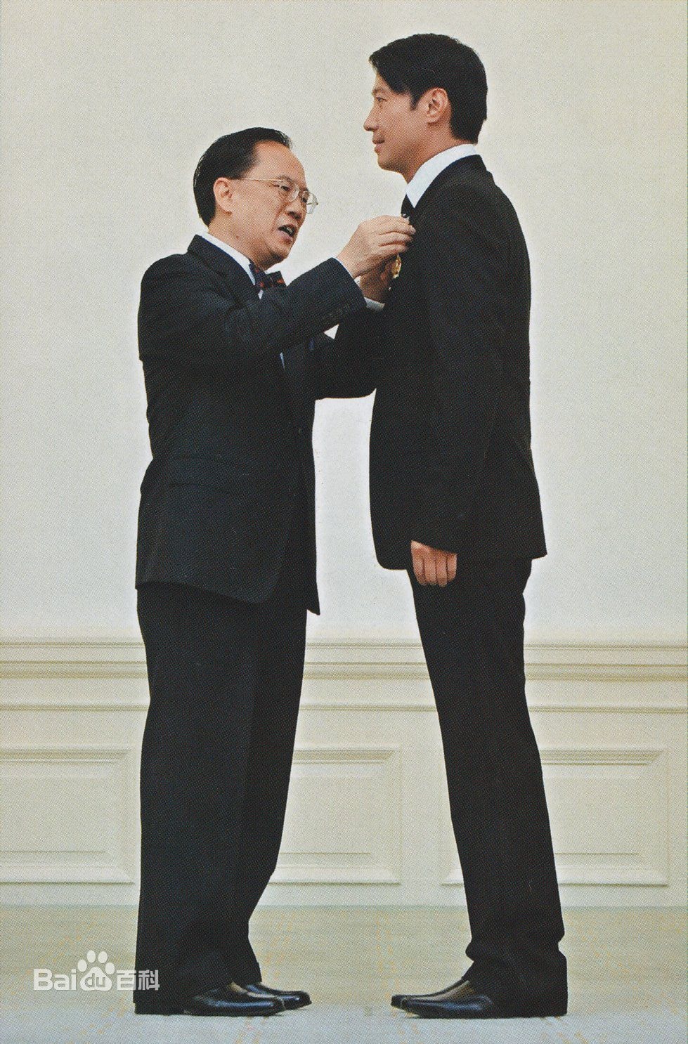 http://www.newswatch247.com/pics/star/pic/322bfc4e195cbb2440c9e679c93da76e.jpg