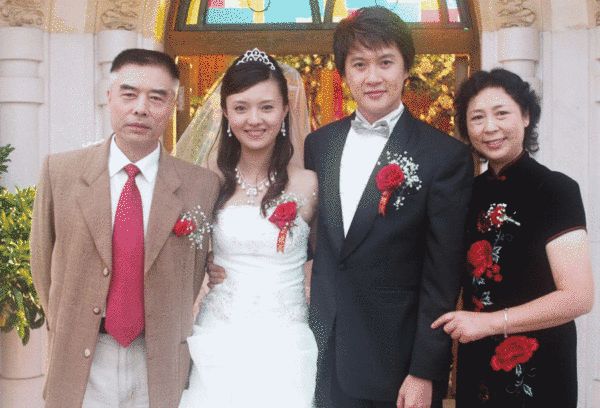 http://www.newswatch247.com/pics/star/pic/324b/8bc53460e2e5d9b4bd21e655152f.jpg