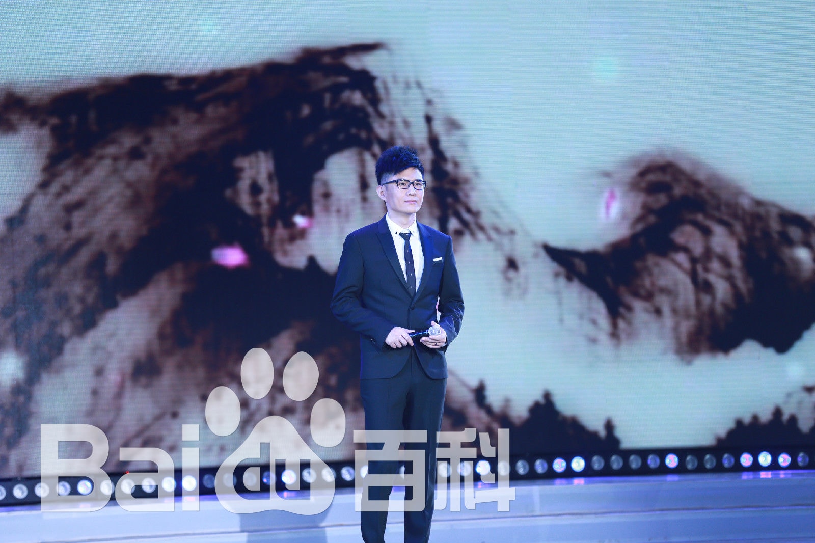 http://www.newswatch247.com/pics/star/pic/32595017ef7bd70b48e976b6141b5884.jpg
