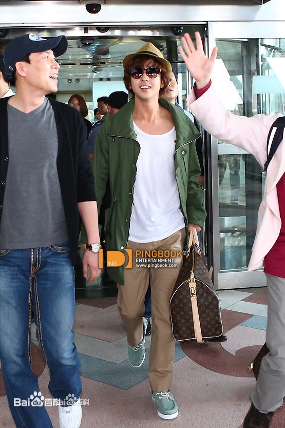 http://www.newswatch247.com/pics/star/pic/325f85e54e0ea35acf6e535d30e75c31.jpg