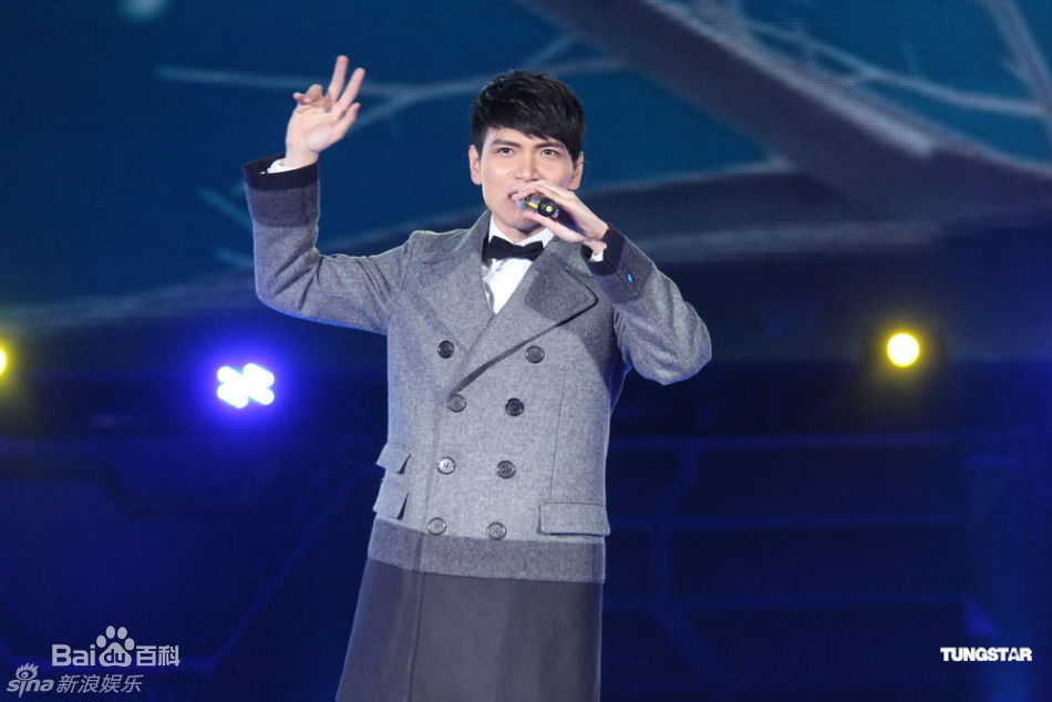 http://www.newswatch247.com/pics/star/pic/32b4c5f081ff54760760e17b737e2d90.jpg
